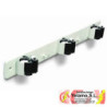 CUELGA ESCOBAS TRIPLE CON RODILLOS LACADO BLANCO. BLISTER 1 UNIDAD